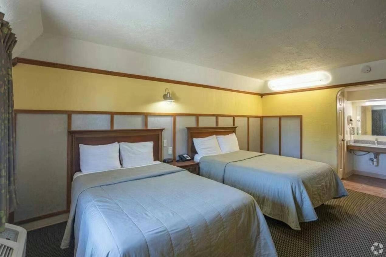 Bo Hotel Canadian Courts Экстерьер фото